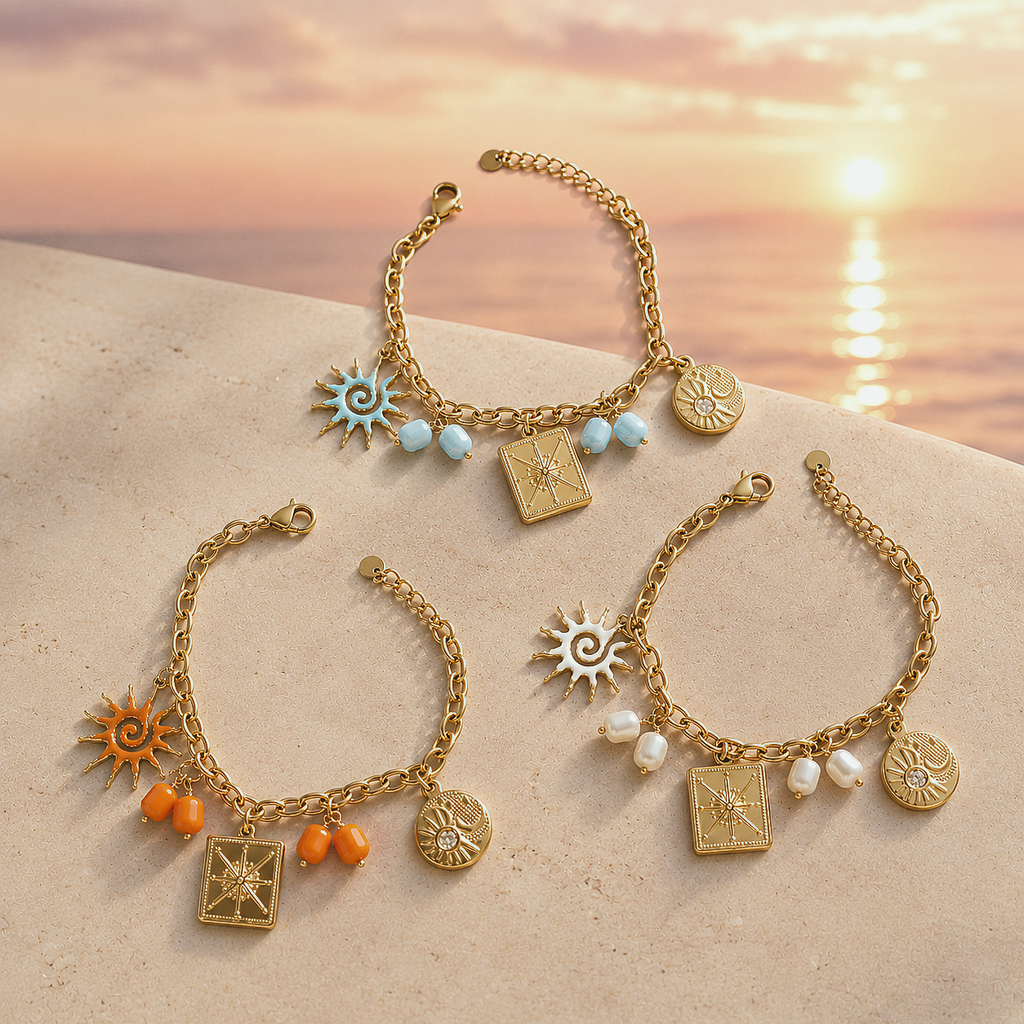 Bracelet doré charms soleil, perles, médaillon